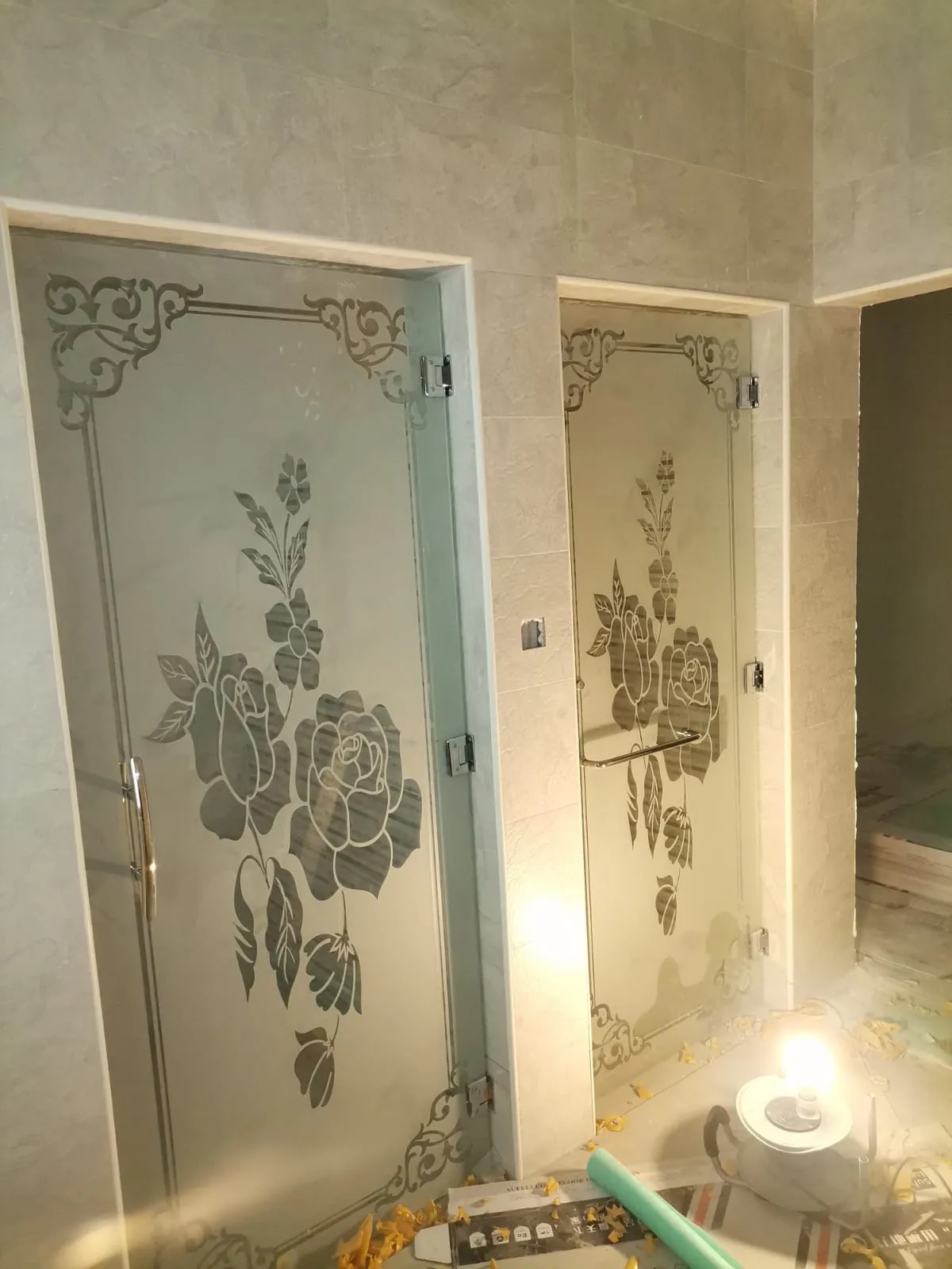 شورات وأبواب زجاج